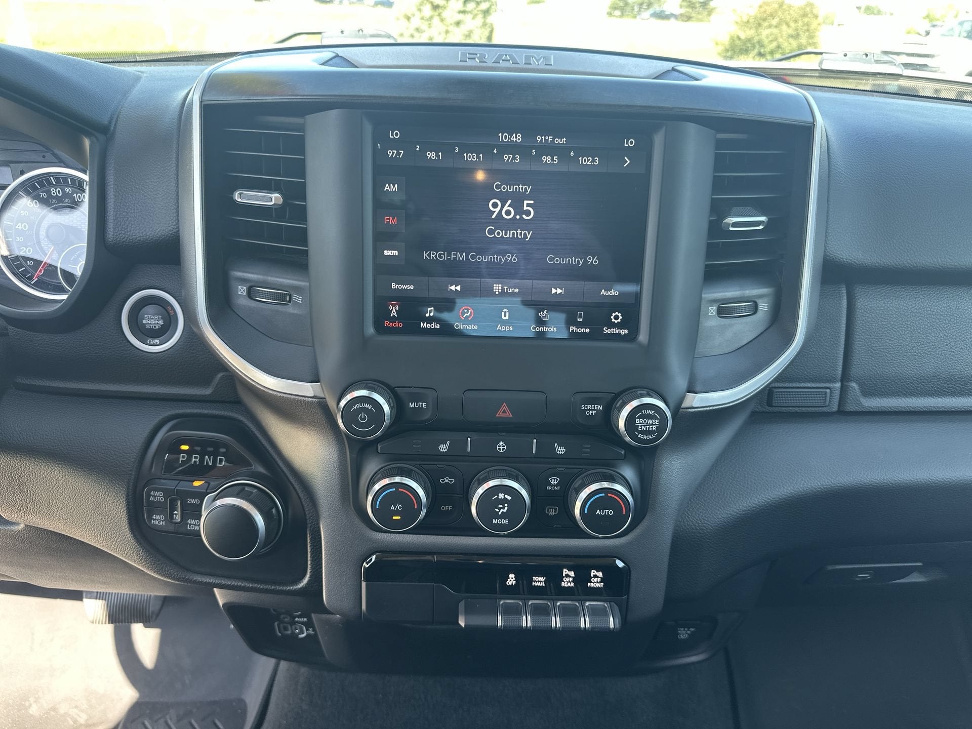 2020 RAM 1500 Big Horn Quad Cab 4x4 6'4" Box