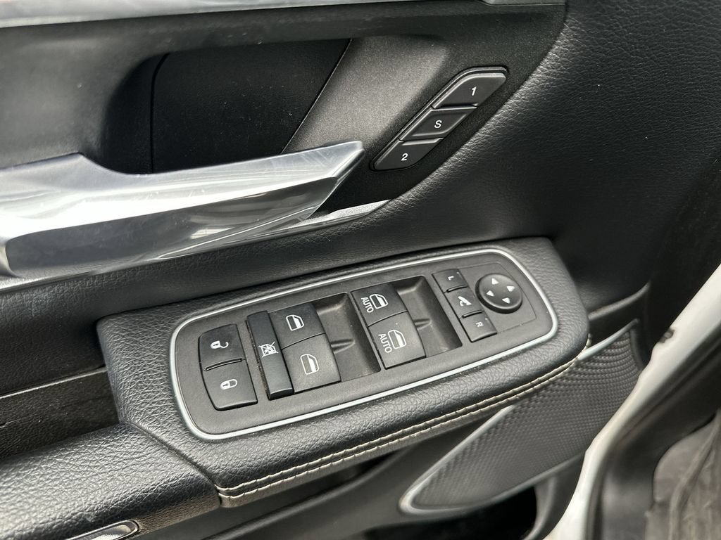 2023 RAM 1500 Laramie Crew Cab 4x4 5'7" Box