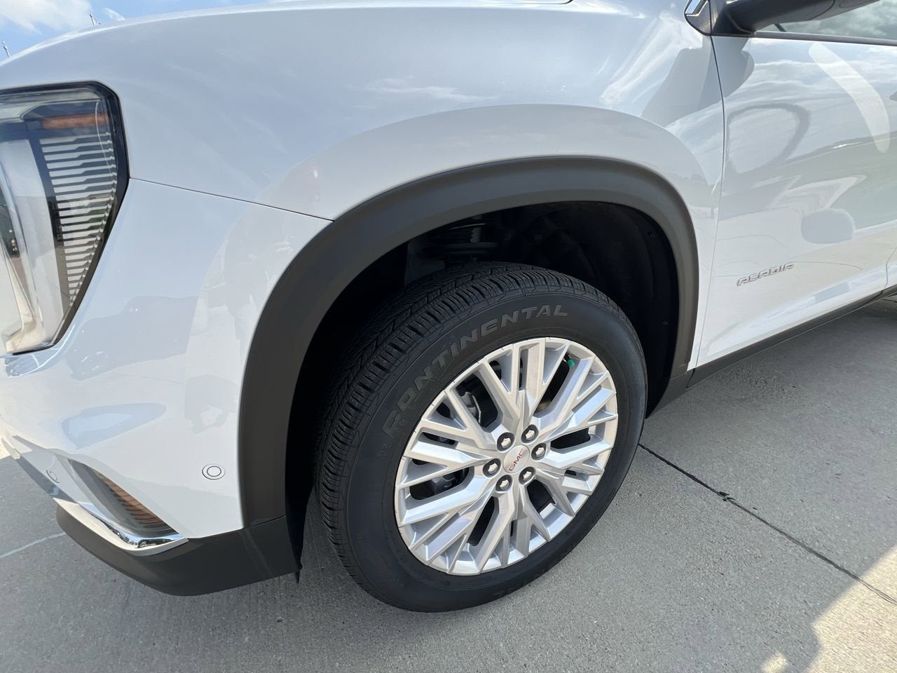 2025 GMC Acadia Elevation