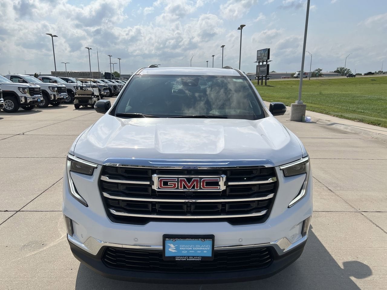 2025 GMC Acadia Elevation