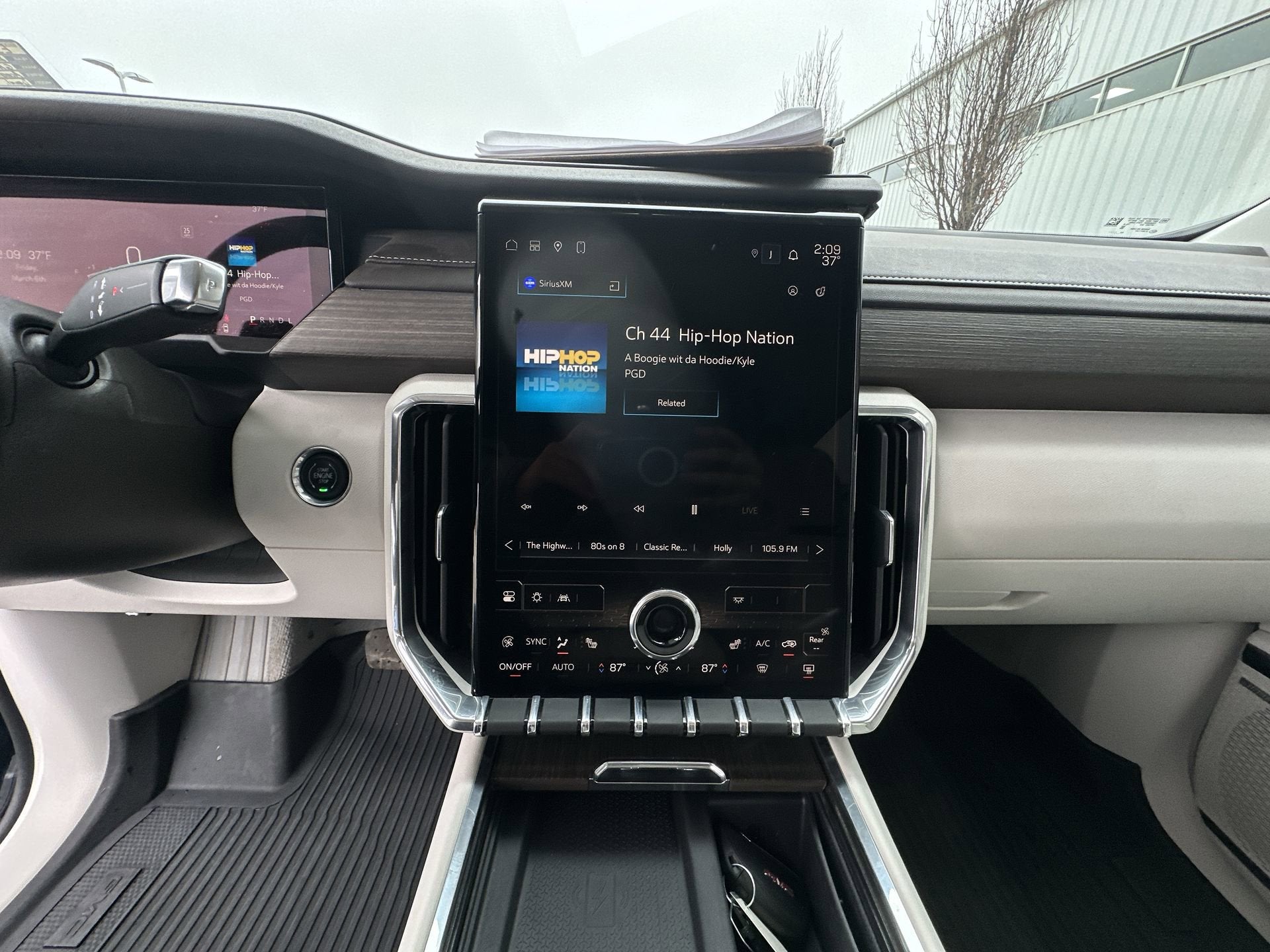 2024 GMC Acadia Denali