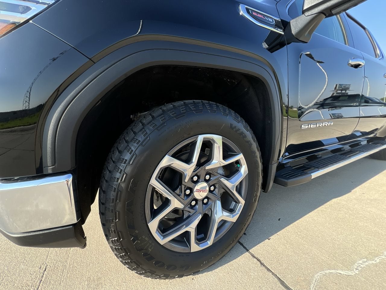 2025 GMC Sierra 1500 SLT