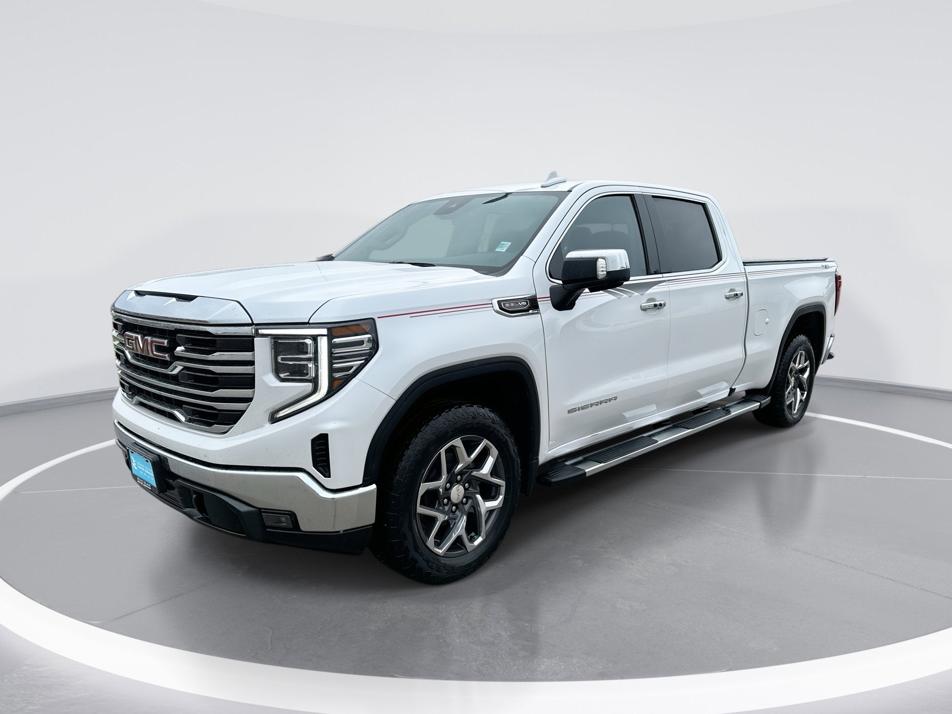 2023 GMC Sierra 4WD Crew Cab Short Box SLT's photo